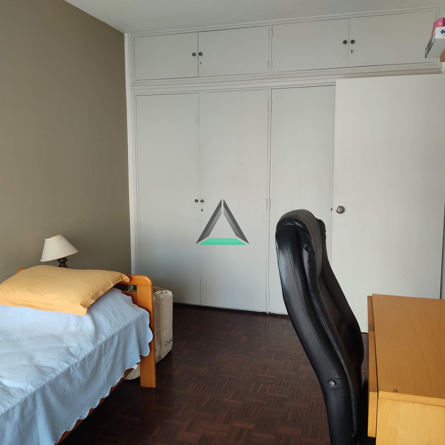 Casa ID.122 - VENTA CASA BARRIO JARDIN J.CESAR Y 26 DE MARZO 4 DORM. COCHERA 2 AUTOS