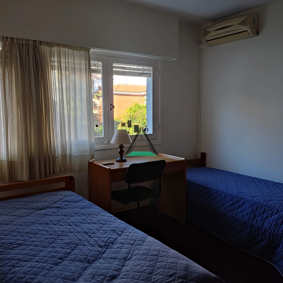 Casa ID.122 - VENTA CASA BARRIO JARDIN J.CESAR Y 26 DE MARZO 4 DORM. COCHERA 2 AUTOS