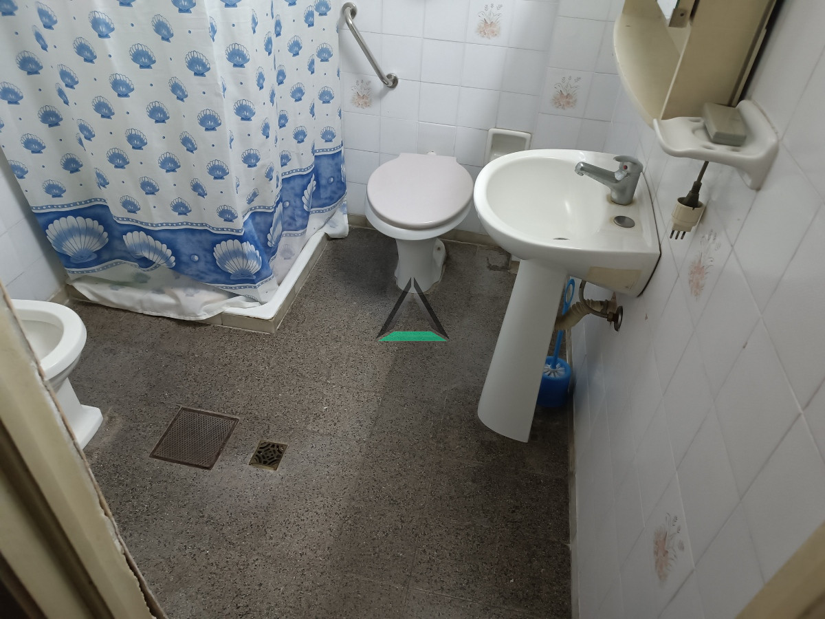 Casa ID.13 - VENTA CASA CORDON SUR PADRIN UNICO DOBLE ALTURA  