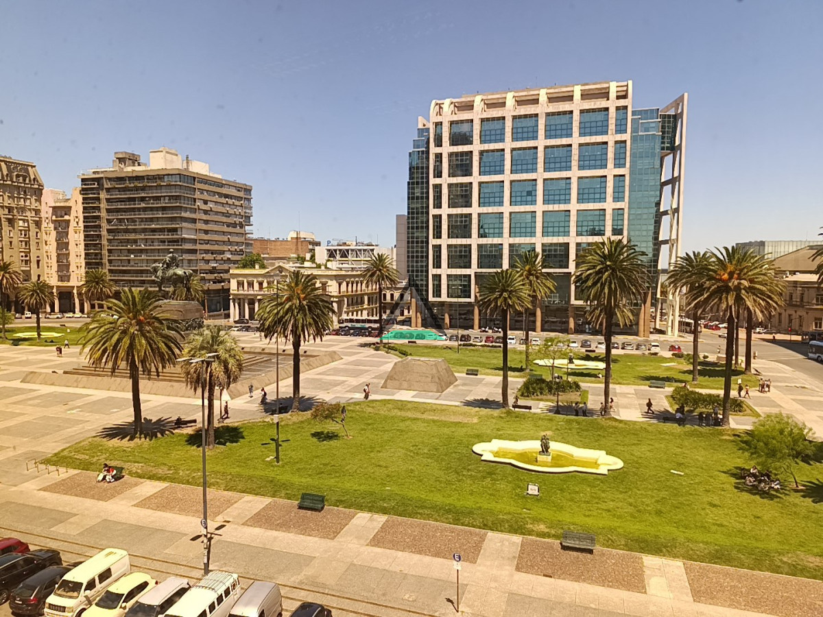 Oficina ID.127 - ALQUILER OFICINA PLAZA INDEPENDENCIA FRENTE PRESIDENCIA CATEGORIA MODERNA