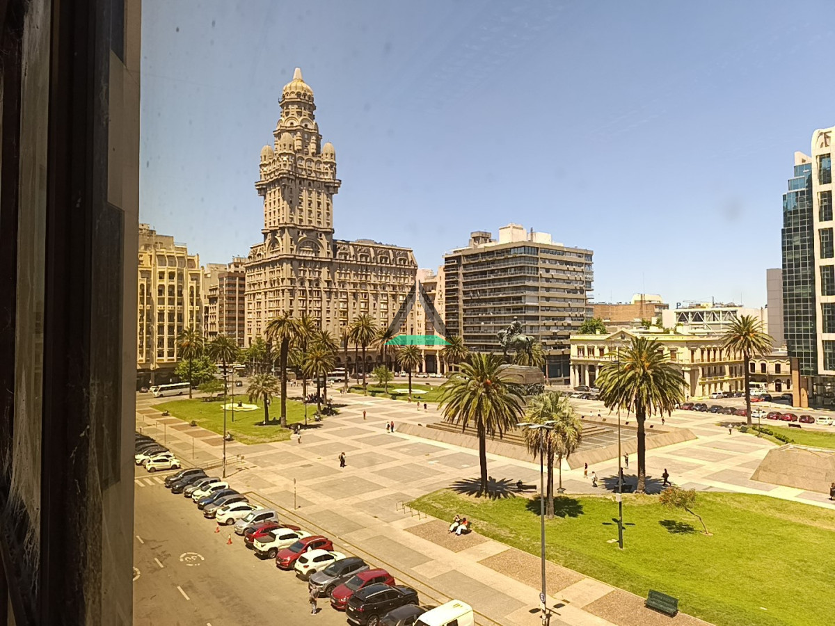 Oficina ID.127 - ALQUILER OFICINA PLAZA INDEPENDENCIA FRENTE PRESIDENCIA CATEGORIA MODERNA