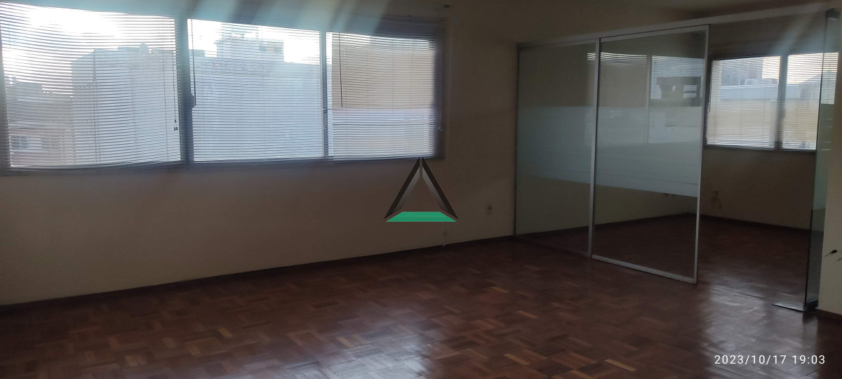 Oficina ID.96 - ALQUILER OFICINA MISIONES Y RINCON. MUY LUMINOSA BIEN UBICADA