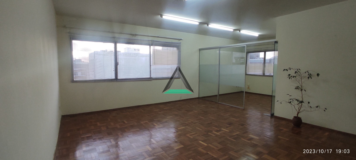 Oficina ID.96 - ALQUILER OFICINA MISIONES Y RINCON. MUY LUMINOSA BIEN UBICADA