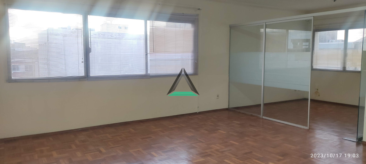 Oficina ID.96 - ALQUILER OFICINA MISIONES Y RINCON. MUY LUMINOSA BIEN UBICADA
