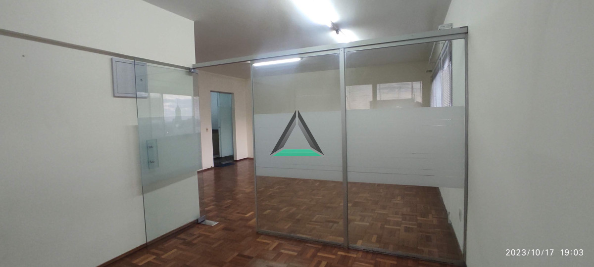 Oficina ID.96 - ALQUILER OFICINA MISIONES Y RINCON. MUY LUMINOSA BIEN UBICADA