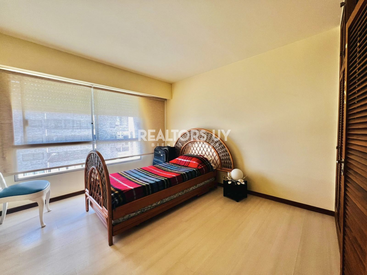 Apartamento ID.868 - Apartamento - Playa Mansa 4 dormitorio