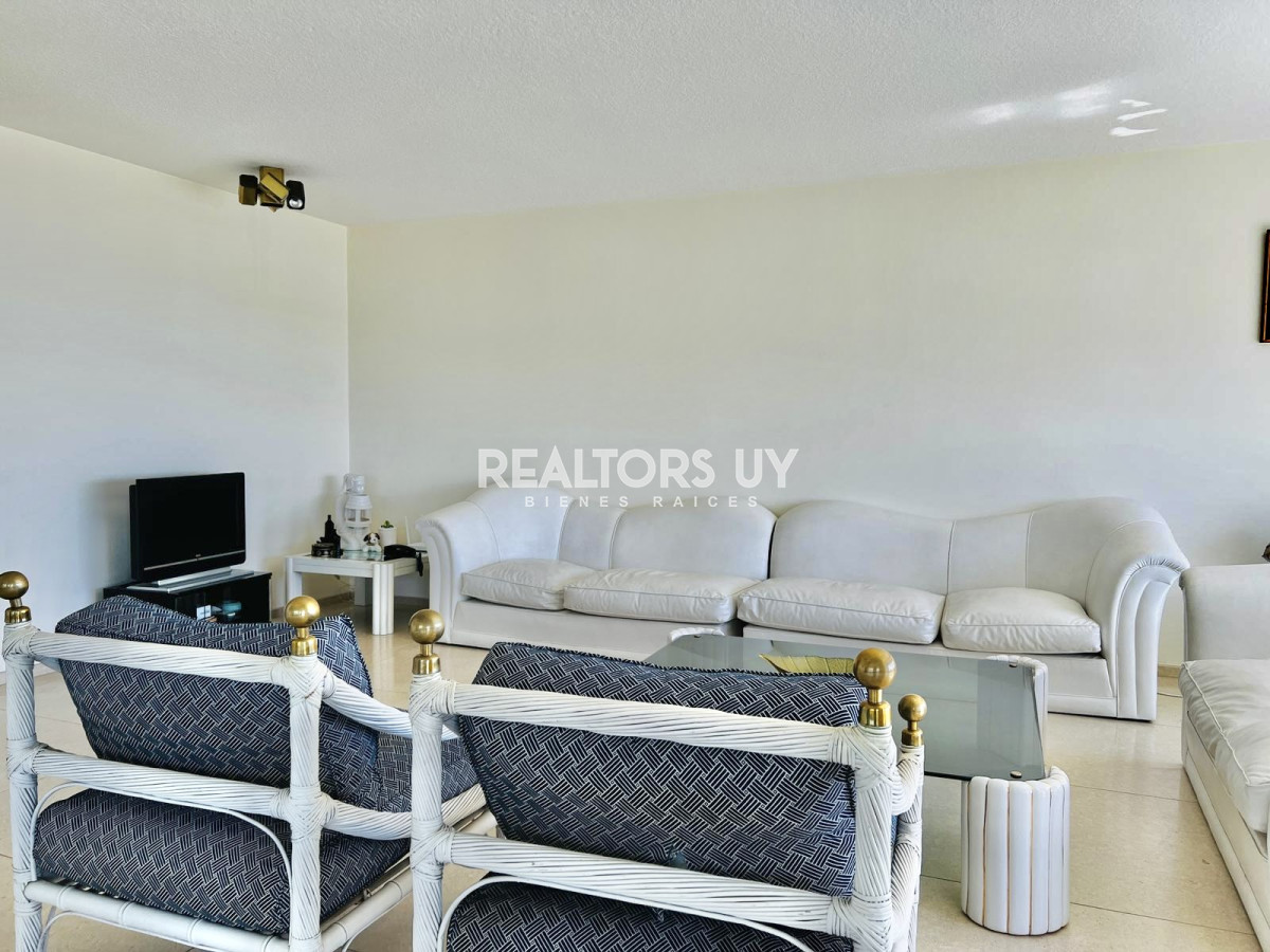 Apartamento ID.868 - Apartamento - Playa Mansa 4 dormitorio