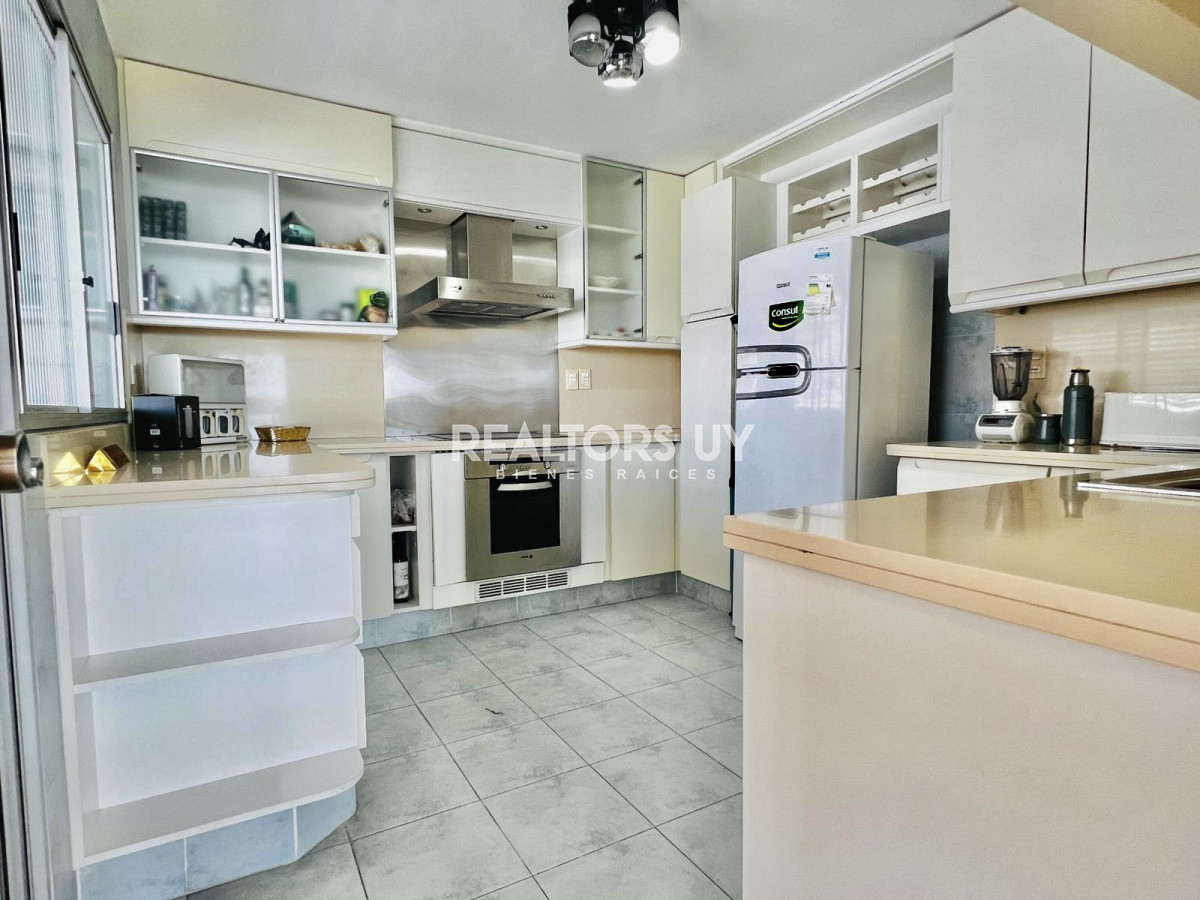 Apartamento ID.868 - Apartamento - Playa Mansa 4 dormitorio