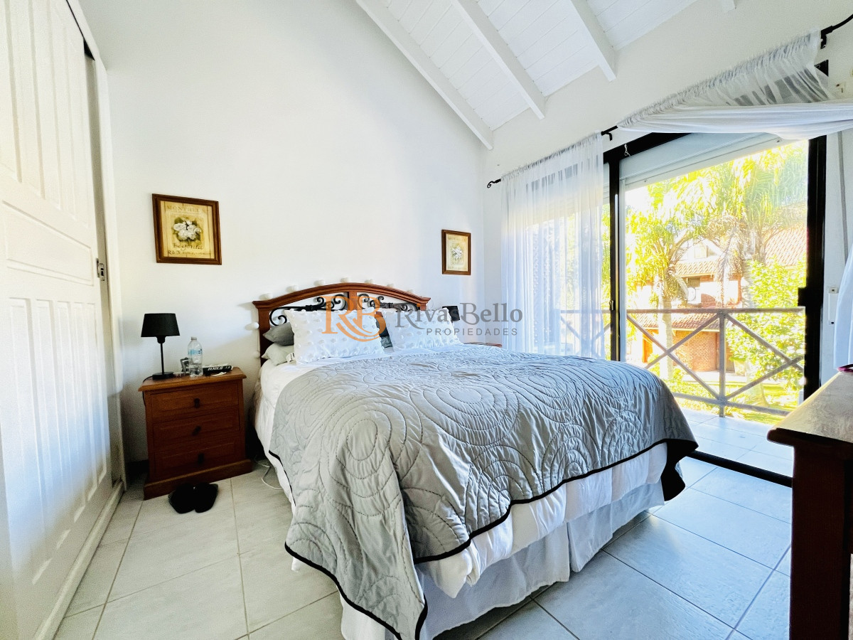 Casa ID.62 - Casa Duplex 3 Dormitorios, Zona Cantegril con piscina.