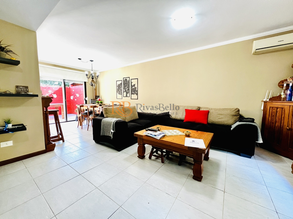 Casa ID.62 - Casa Duplex 3 Dormitorios, Zona Cantegril con piscina.