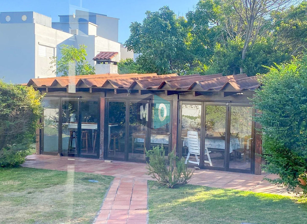 Apartamento ID.70 - Apartamento En Alquiler Temporario De 1 Dormitorio C/ Cochera En Playa Mansa