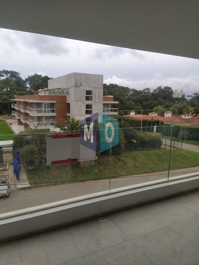 Apartamento ID.38 - Apartamento En Venta De 2 Dormitorios C/ Cochera En Playa Mansa
