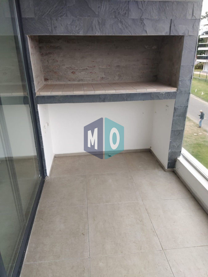 Apartamento ID.38 - Apartamento En Venta De 2 Dormitorios C/ Cochera En Playa Mansa