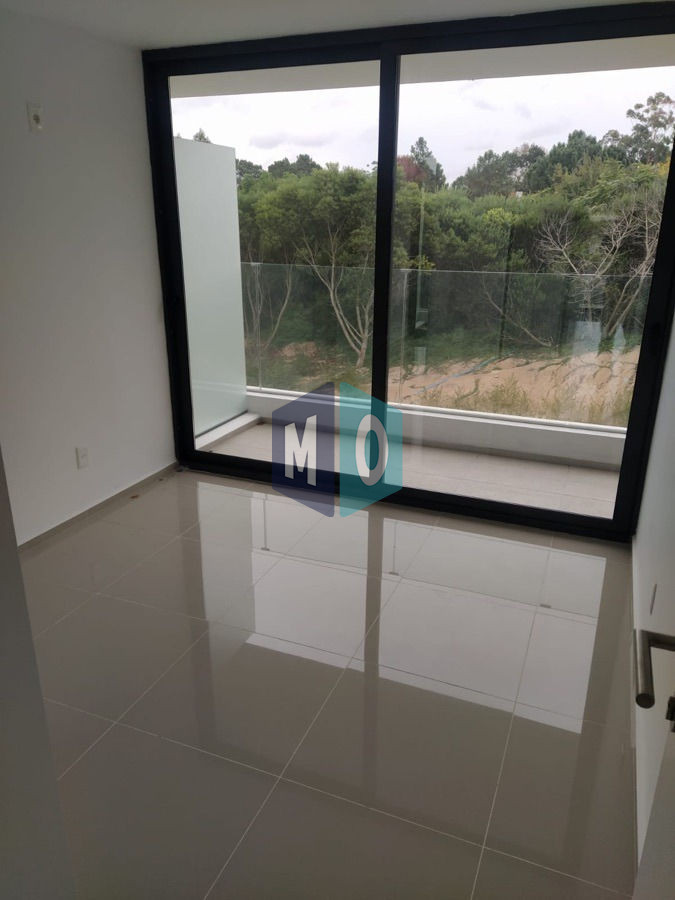 Apartamento ID.38 - Apartamento En Venta De 2 Dormitorios C/ Cochera En Playa Mansa