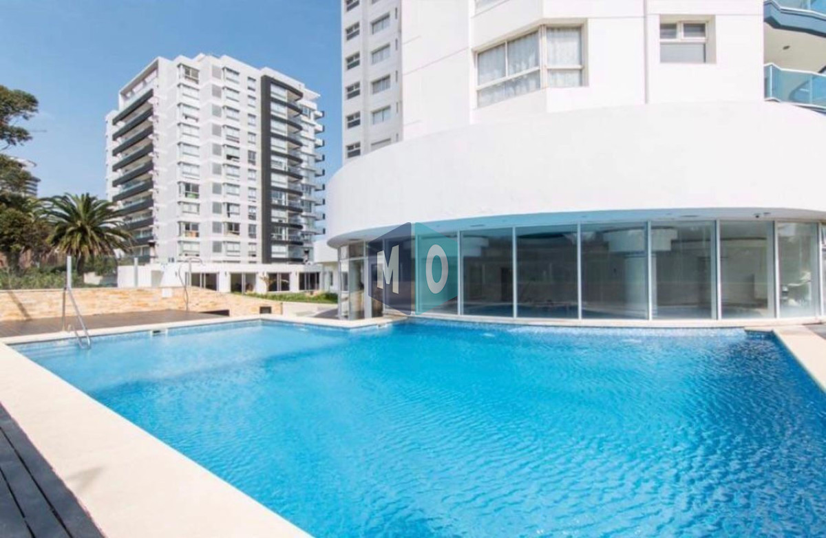Apartamento ID.68 - Apartamento En Venta De 3 Dormitorios C/ Cochera En Playa Mansa