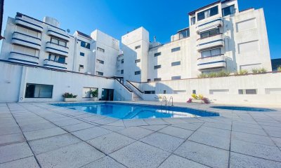 Apartamento En Venta De 3 Dormitorios C/ Cochera En Península