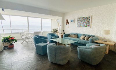Apartamento En Venta De 3 Dormitorios Con Vista A Playa Brava