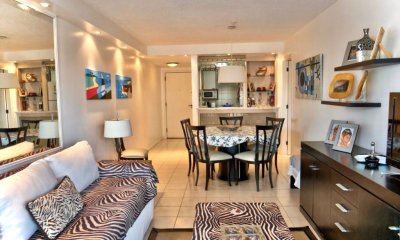 Apartamento En Venta De 1 Y 1/2 Dormitorio En Playa Brava. Hermoso