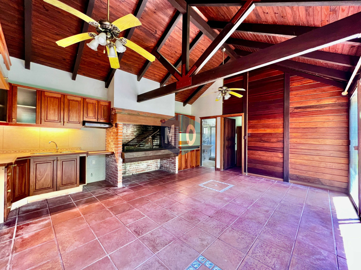Casa ID.886 - Hermosa casa en alquiler anual 3 dormitorios