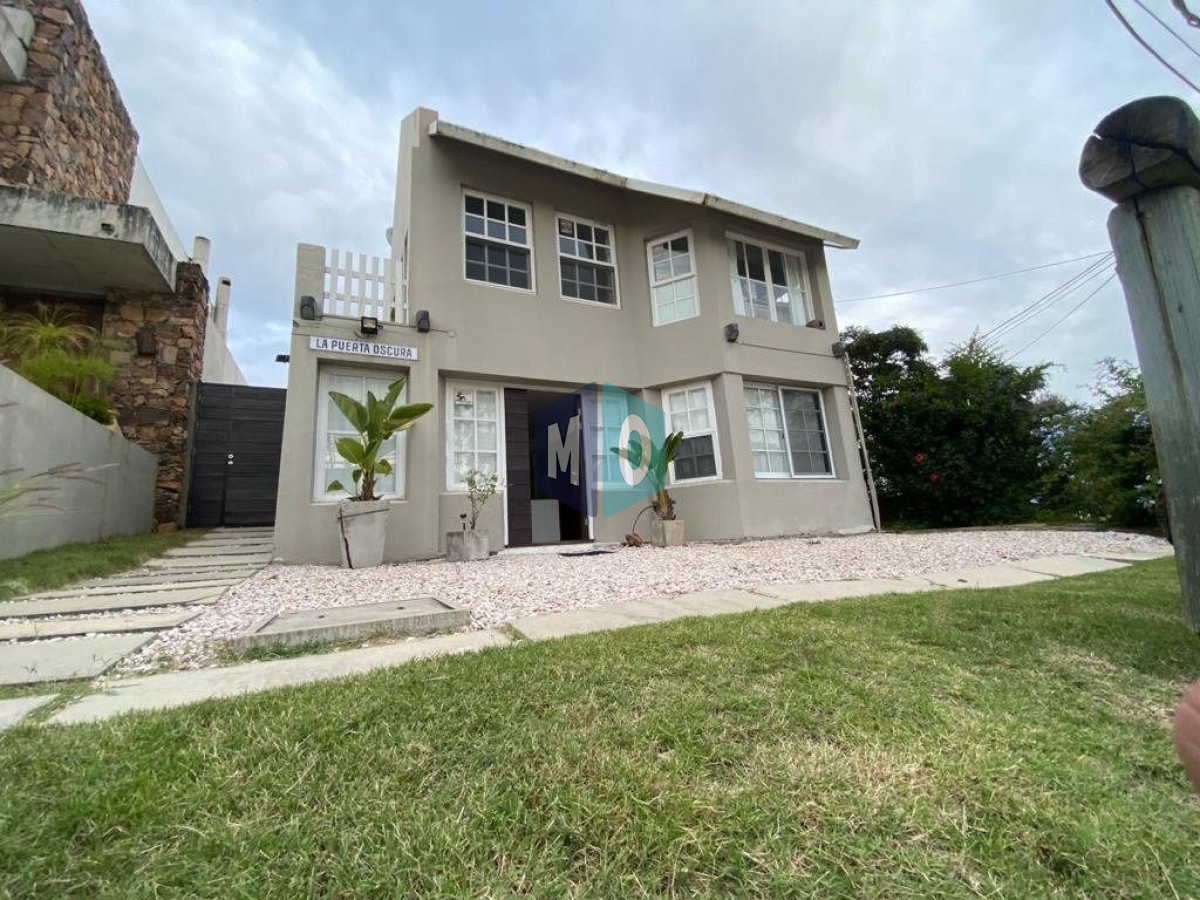 Casa ID.27 - Casa En Alquiler Temporario De 4 Dormitorios C/ Cochera En Maldonado