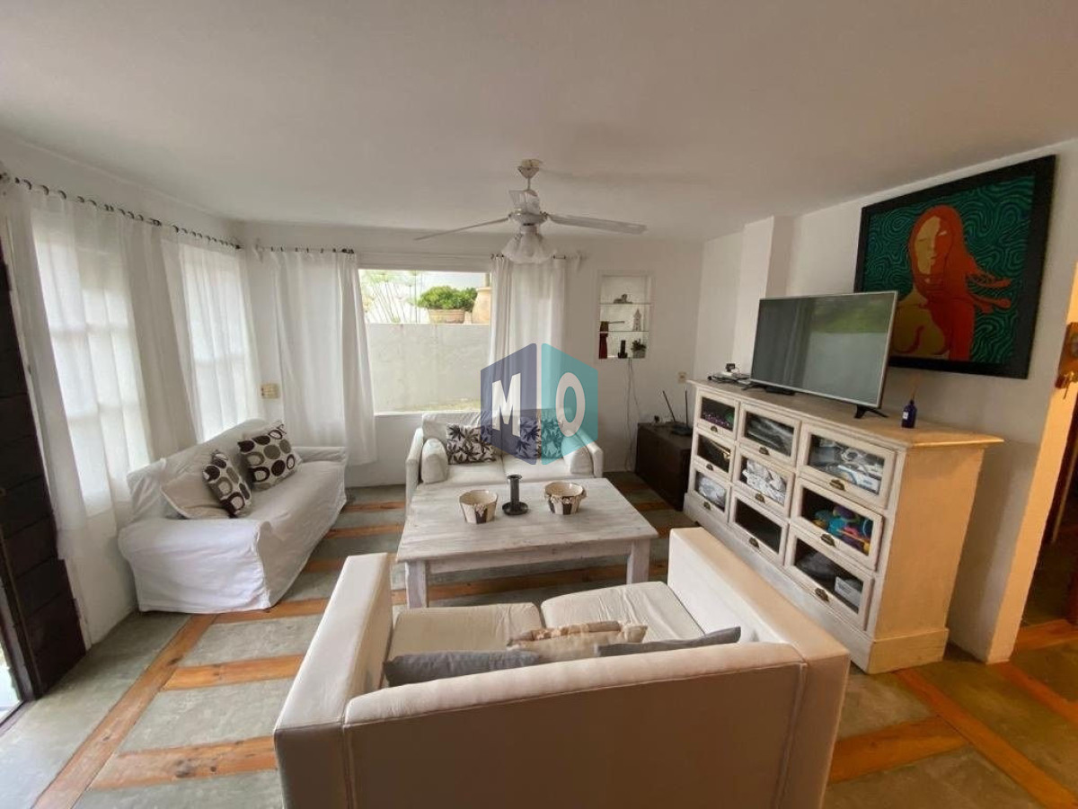 Casa ID.27 - Casa En Alquiler Temporario De 4 Dormitorios C/ Cochera En Maldonado