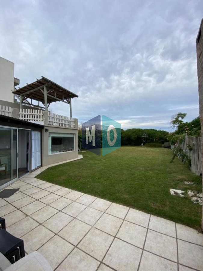 Casa ID.27 - Casa En Alquiler Temporario De 4 Dormitorios C/ Cochera En Maldonado