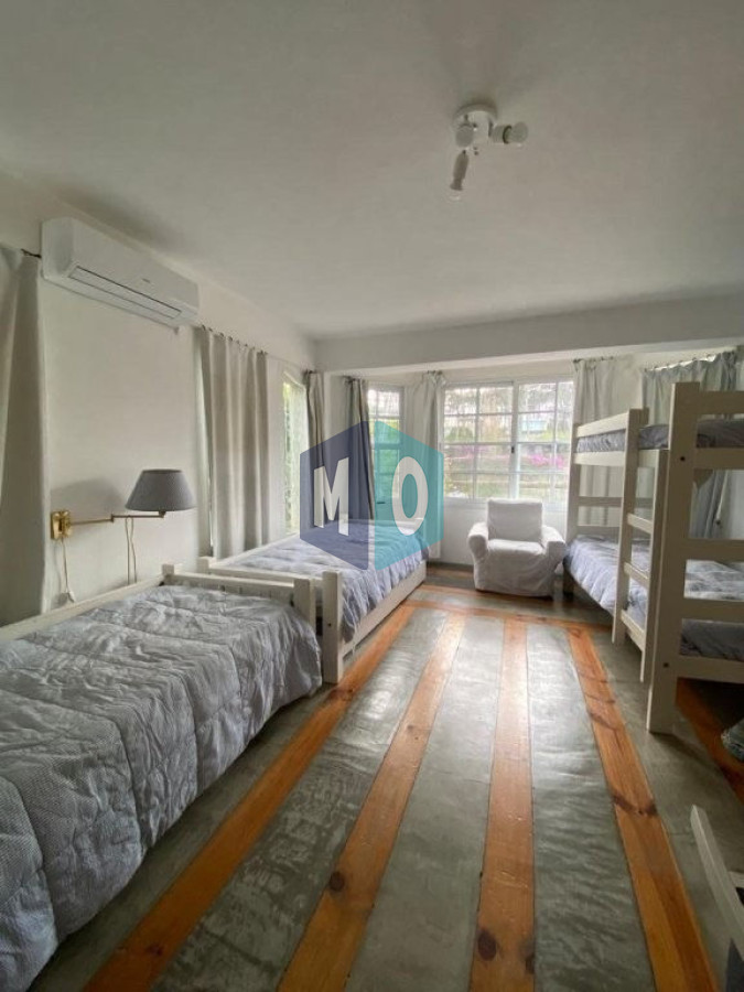 Casa ID.27 - Casa En Alquiler Temporario De 4 Dormitorios C/ Cochera En Maldonado