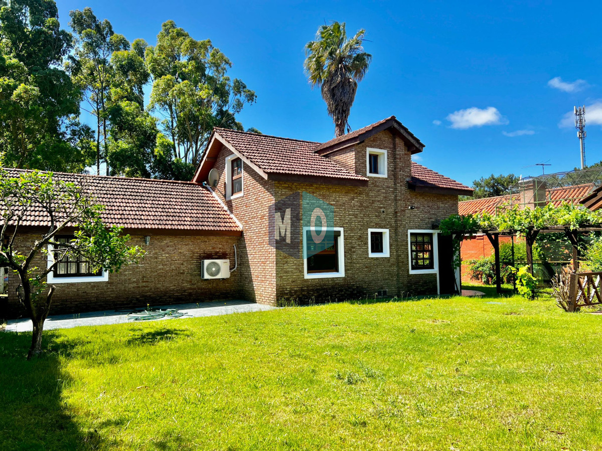 Casa ID.886 - Hermosa casa en alquiler anual 3 dormitorios
