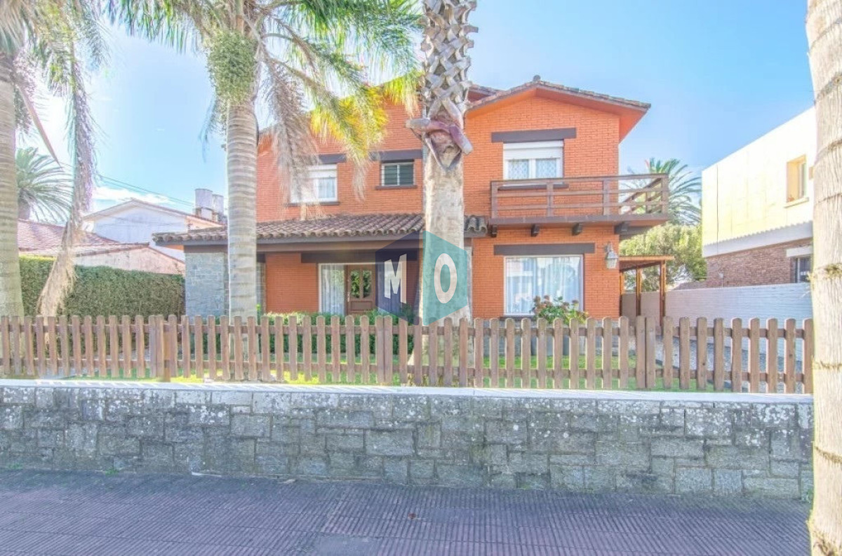 Casa ID.54 - ESPECTACULAR CASA EN VENTA 7 DORMITORIOS - PENINSULA