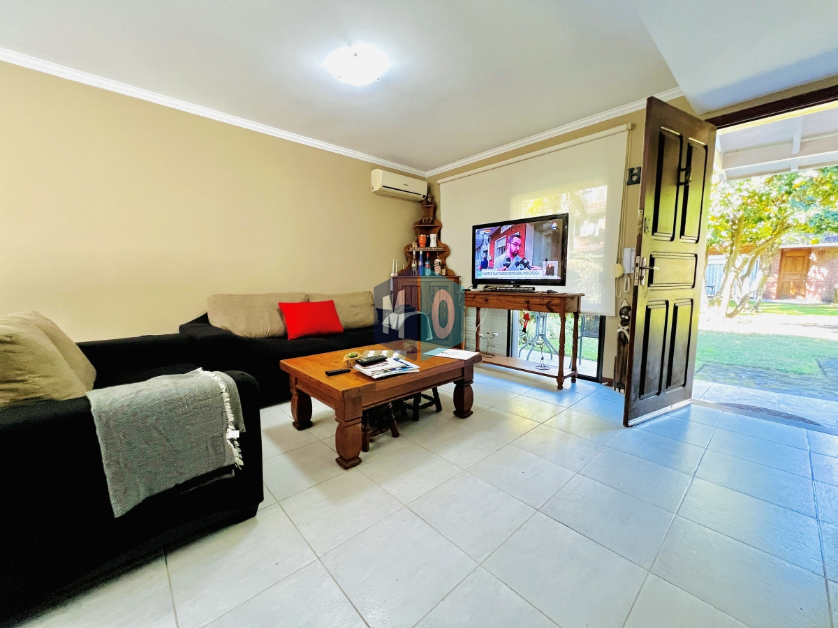 Casa ID.117 - Casa Duplex 3 Dormitorios, Zona Cantegril con piscina.