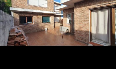 Casa En Venta De 3 Dormitorios C/ Cochera En Maldonado