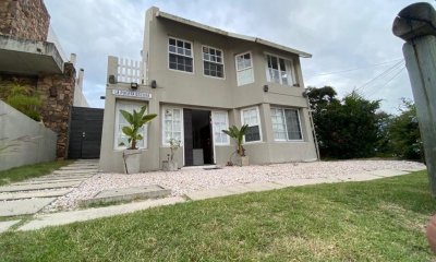 Casa En Alquiler Temporario De 4 Dormitorios C/ Cochera En Maldonado