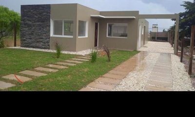Casa A Estrenar En Venta De 3 Dormitorios, Maldonado