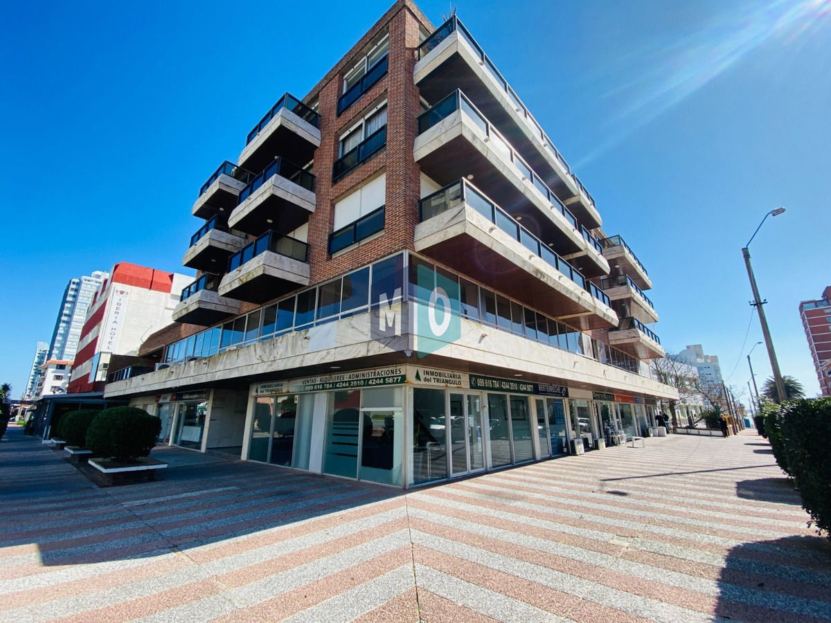 Local Comercial ID.12 - Amplio Local Comercial 200m2 En Alquiler Ubicado En Península