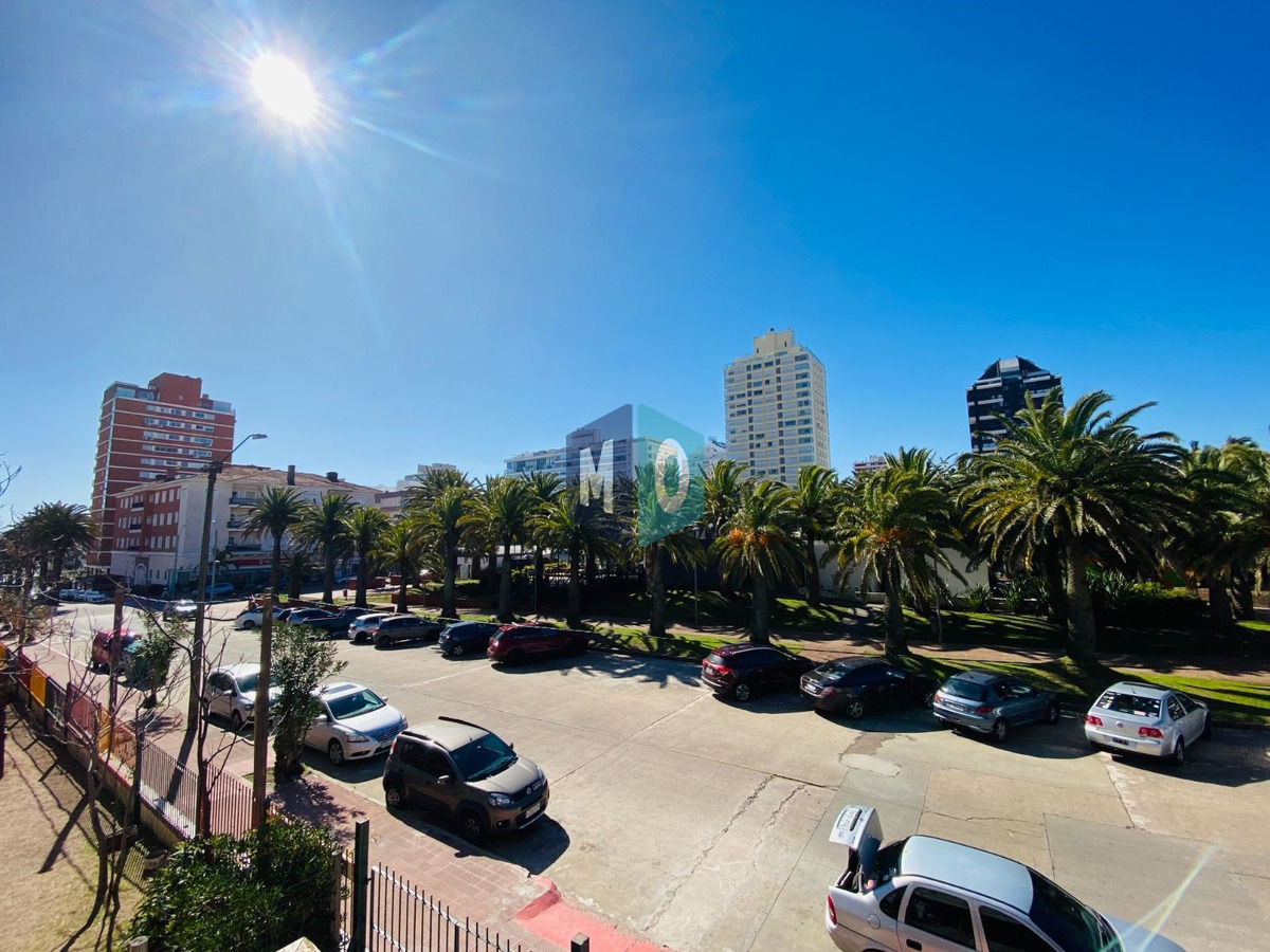 Local Comercial ID.12 - Amplio Local Comercial 200m2 En Alquiler Ubicado En Península
