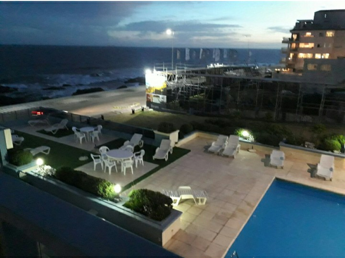 Apto a la venta Punta del Este, Edificio Puerto Lobos. 