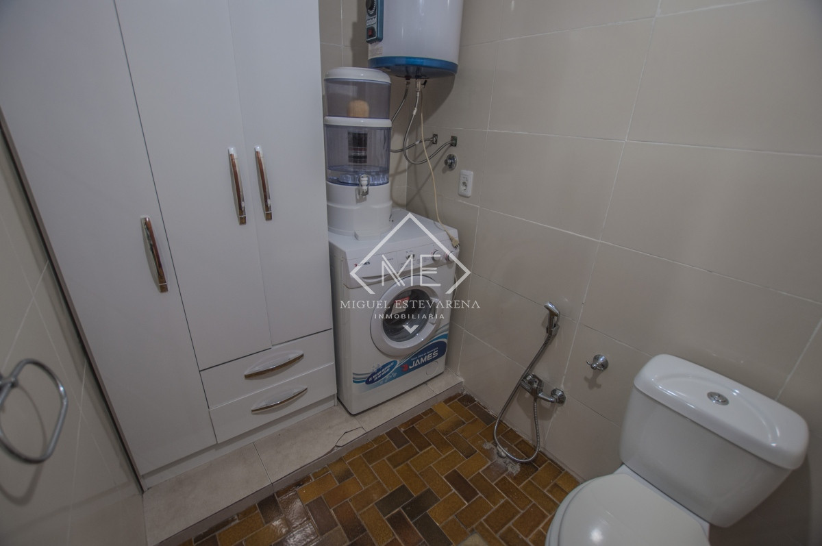 Apartamento ID.713 - Invierte en tu hogar en Punta del Este! Apartamento de 2 dormitorios con terraza y mobiliario incluido