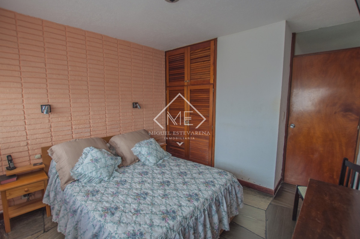 Apartamento ID.713 - Invierte en tu hogar en Punta del Este! Apartamento de 2 dormitorios con terraza y mobiliario incluido