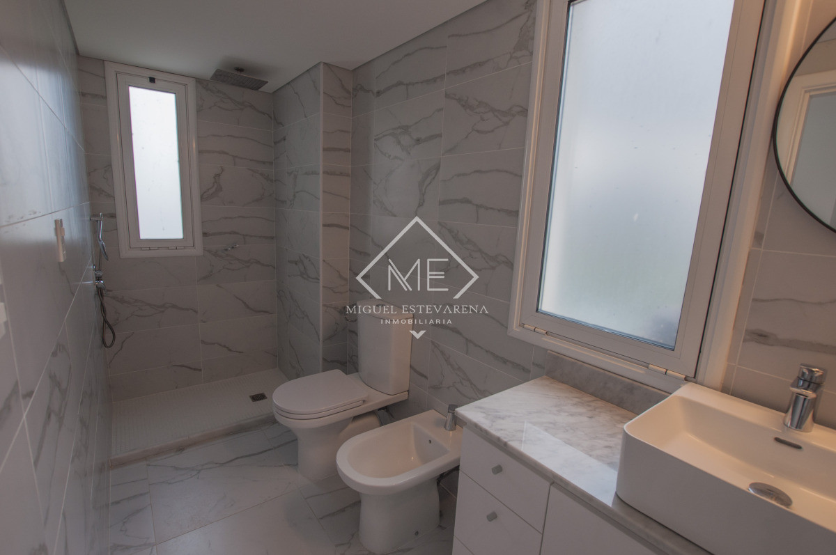 Apartamento ID.847 - Apto en venta, 3 dormitorios en suite, Punta del Este