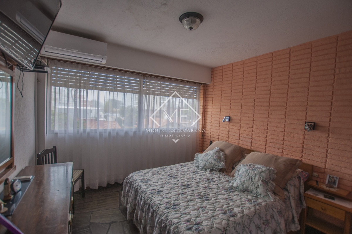 Apartamento ID.713 - Invierte en tu hogar en Punta del Este! Apartamento de 2 dormitorios con terraza y mobiliario incluido