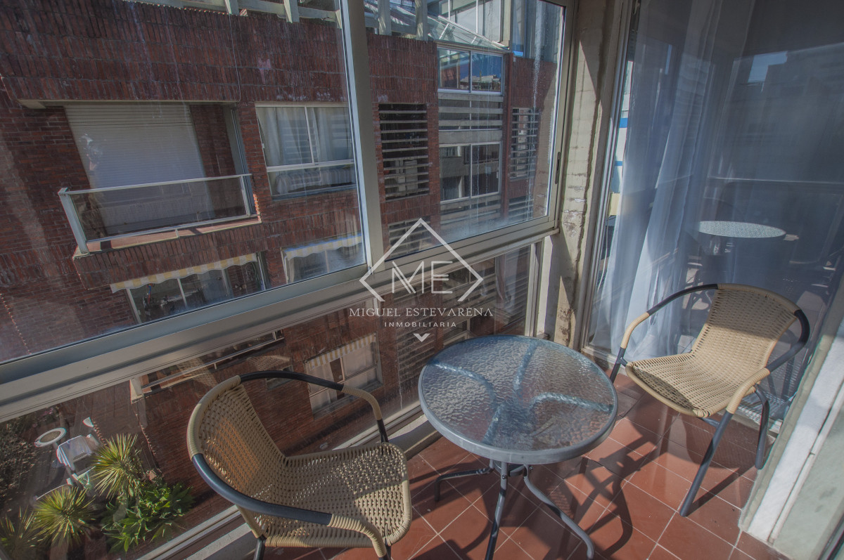 Apartamento ID.814 - Apto 1 Dorm. C/ BBQ Exclusiva - Pte. del Este, Cochera, Bajos G.C.