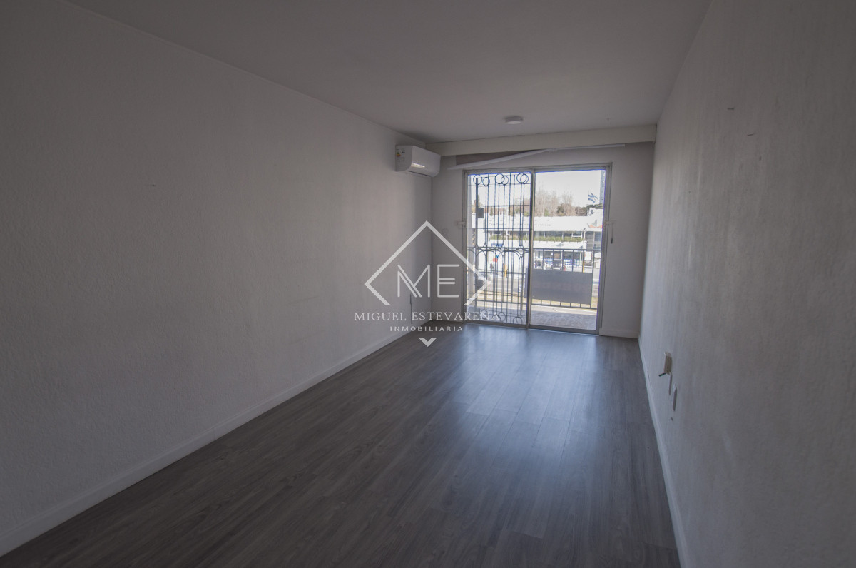 Apartamento ID.819 - Venta Apartamento Luminoso - Cerca Shopping, Apto Crédito, Permuta