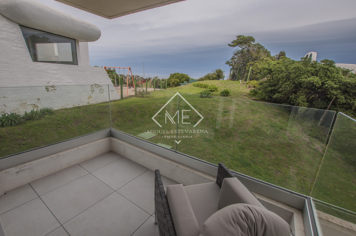 Apartamento ID.847 - Apto en venta, 3 dormitorios en suite, Punta del Este