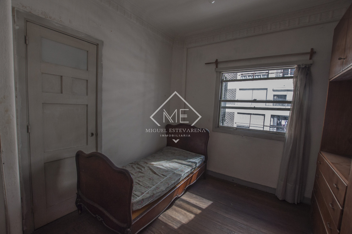Apartamento ID.838 - Apartamento 3 Dormitorios - Esquina 18 de Julio, Céntrico, Amplio