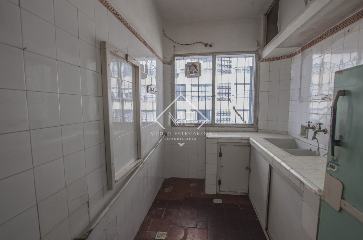 Apartamento ID.838 - Apartamento 3 Dormitorios - Esquina 18 de Julio, Céntrico, Amplio