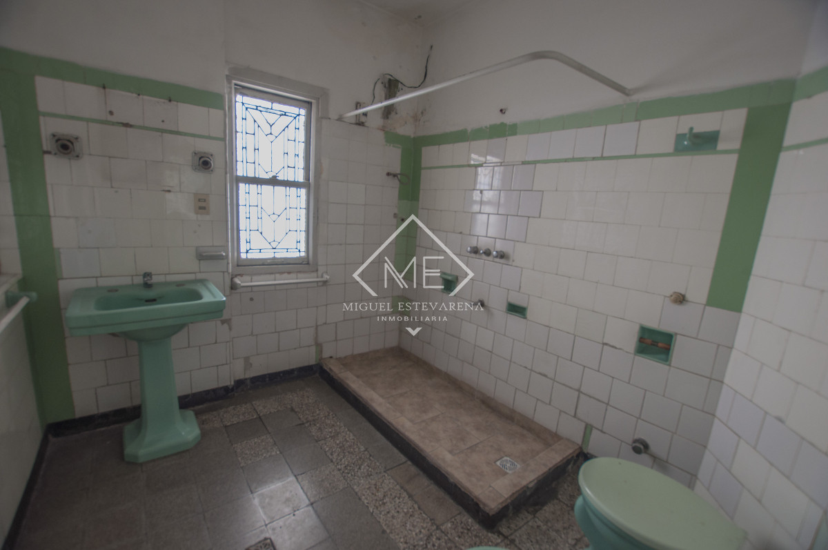 Apartamento ID.838 - Apartamento 3 Dormitorios - Esquina 18 de Julio, Céntrico, Amplio