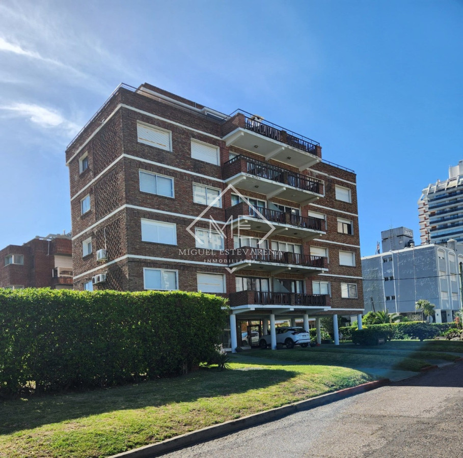 Apartamento ID.835 - Apto 1 Dorm. Playa Brava P.3 - A Metros Rambla, Portería 24hs