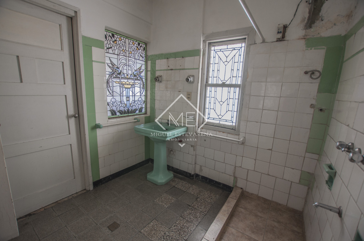 Apartamento ID.838 - Apartamento 3 Dormitorios - Esquina 18 de Julio, Céntrico, Amplio