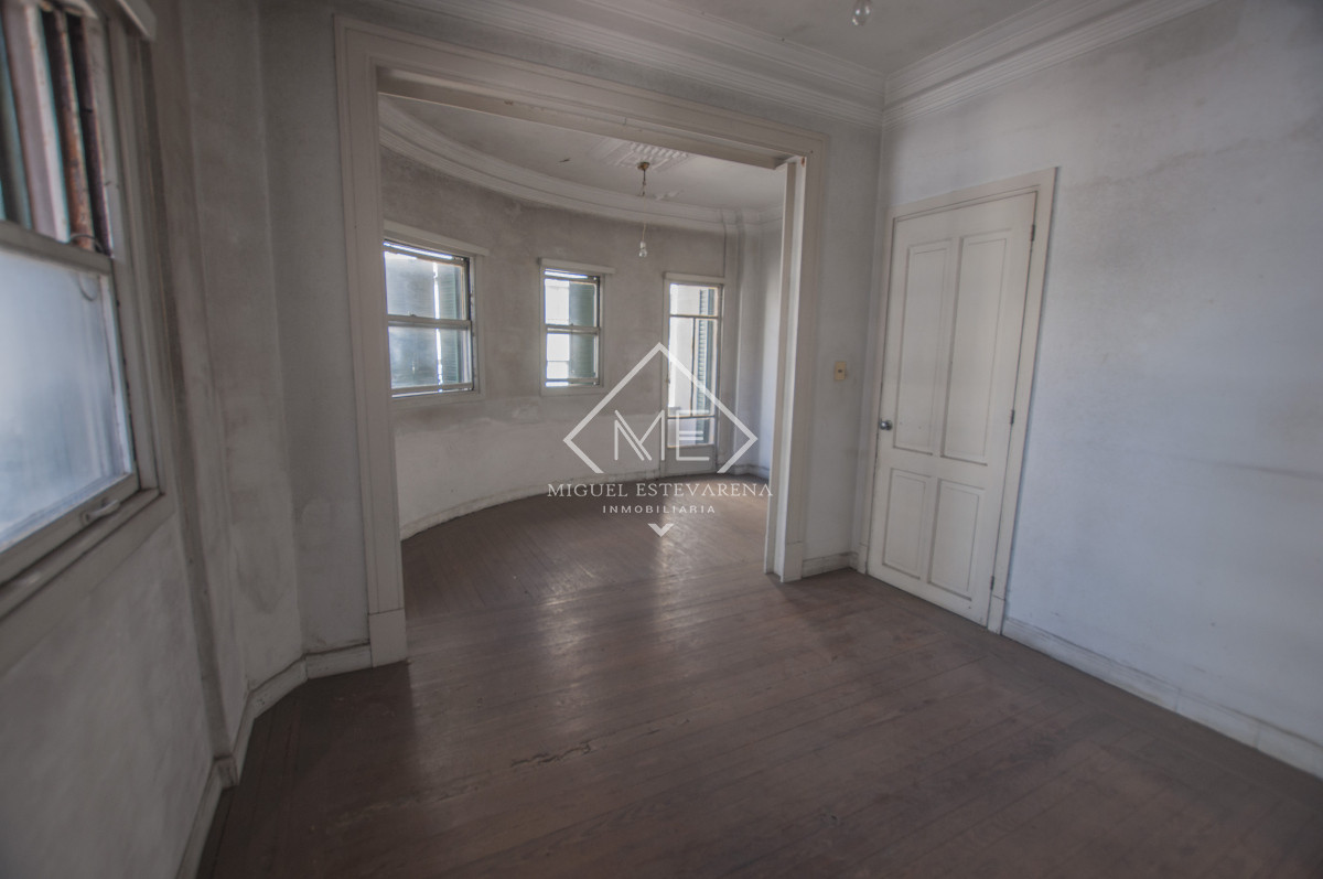 Apartamento ID.838 - Apartamento 3 Dormitorios - Esquina 18 de Julio, Céntrico, Amplio