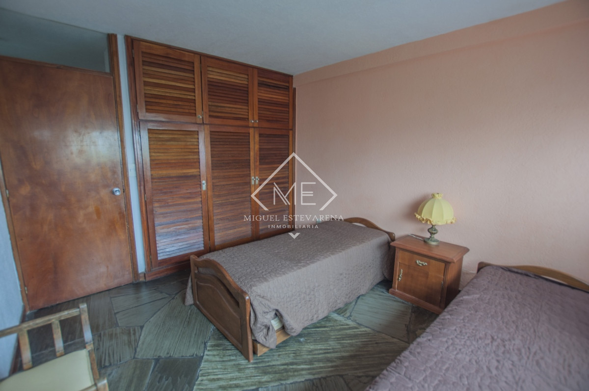 Apartamento ID.713 - Invierte en tu hogar en Punta del Este! Apartamento de 2 dormitorios con terraza y mobiliario incluido